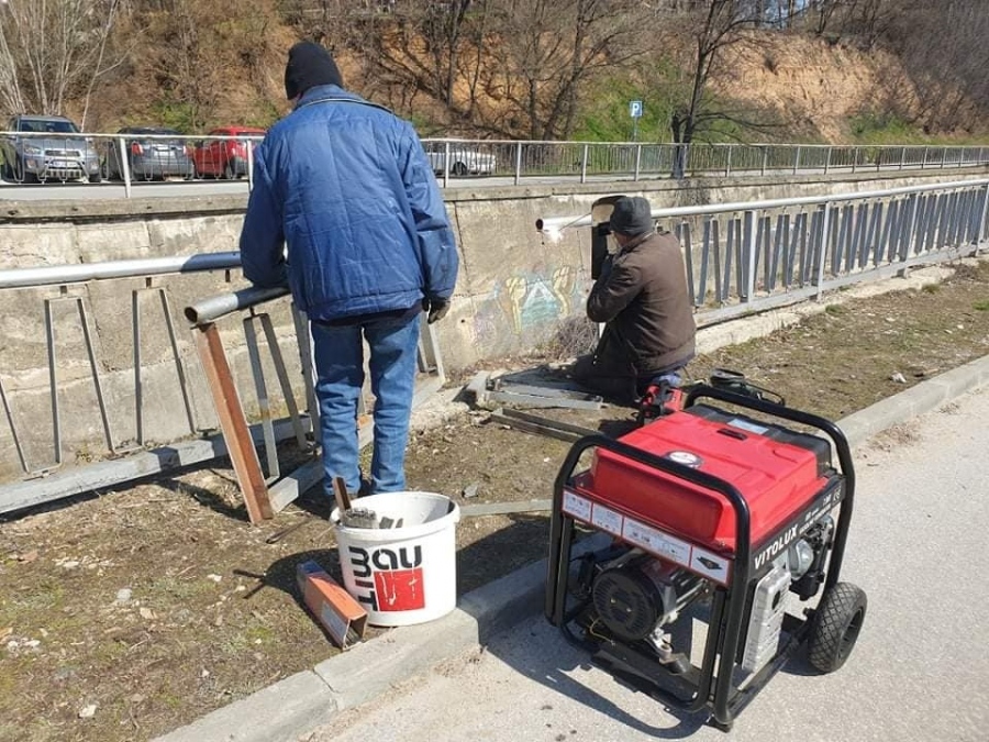 Възстановиха металната ограда на река Луковица